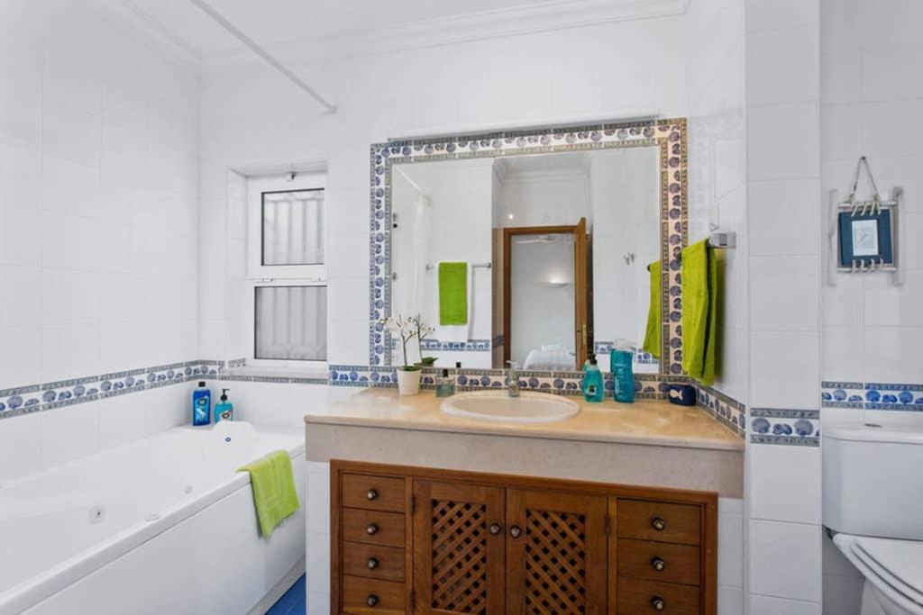 Villa White Sands - Private Oasis, Heated Pool, Beaches & Strip Nearby Albufeira Eksteriør bilde
